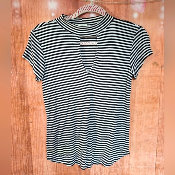 OCCASION SIZE MEDIUM BLACK AND WHITE STRIPED TOP - Picture 1 of 2